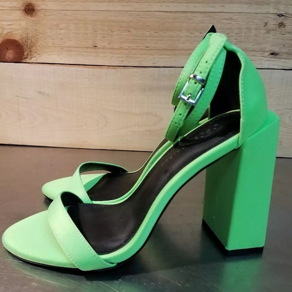 Lime green pumps - Picture 2 of 4